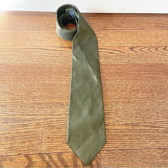 Paul Fredrick | 100% Italian Silk Hand Tailored Tie - Picture 1 of 5